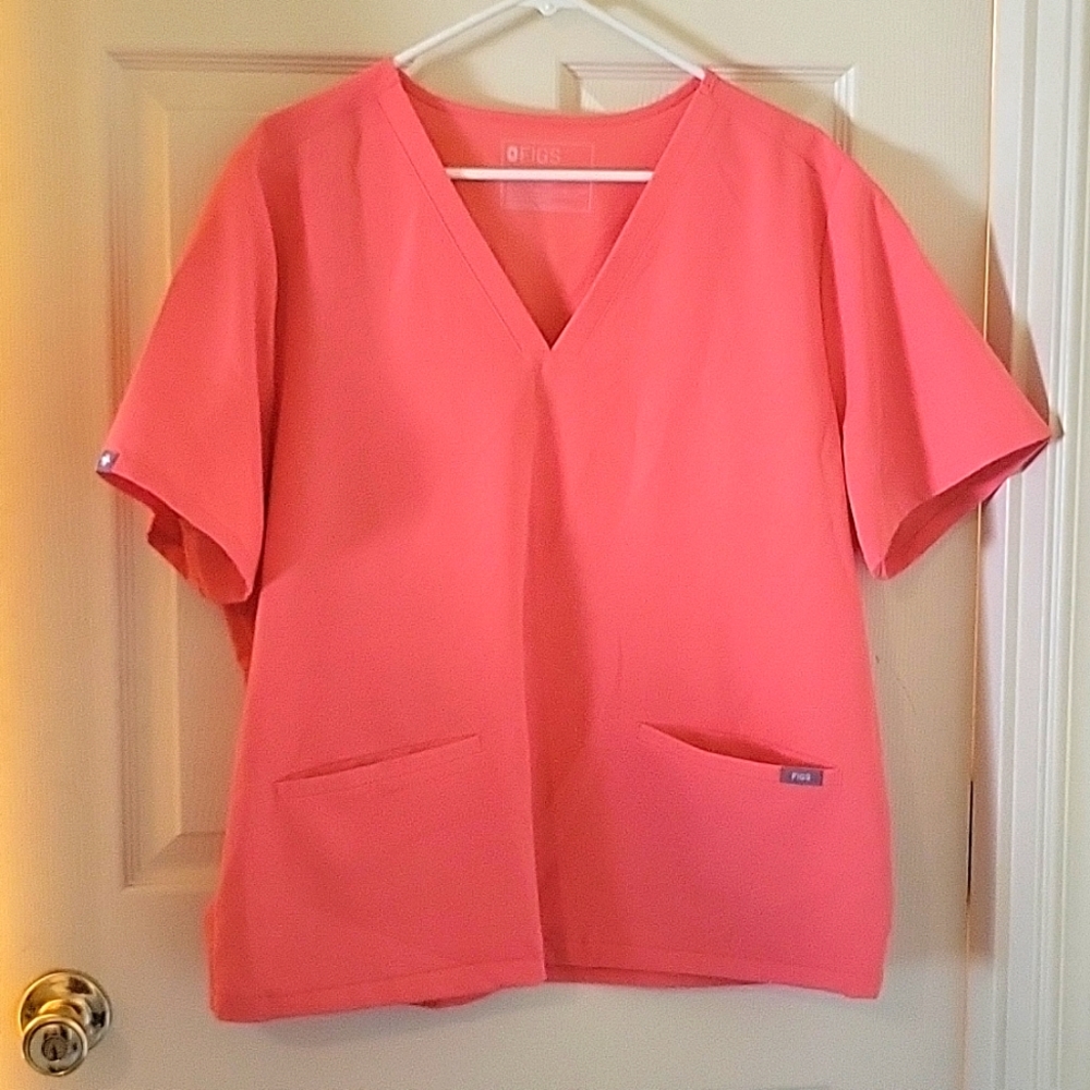 Figs scrub top